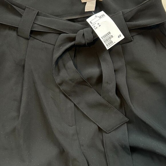 H&M Black Paperbag Shorts NWT - Tailored Black Shorts with Belt - Picture 8 of 9
